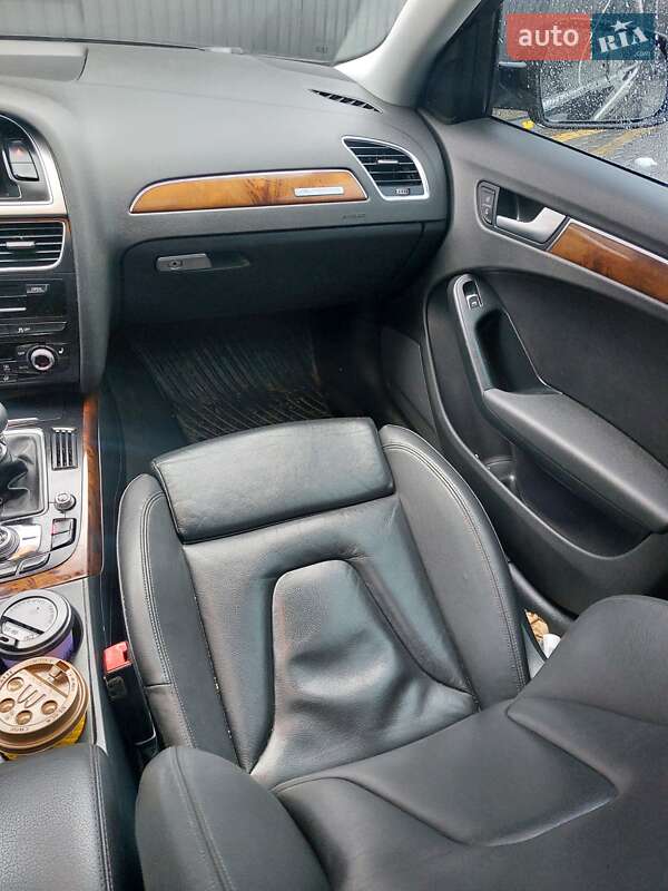 Седан Audi A4 2013 в Львове