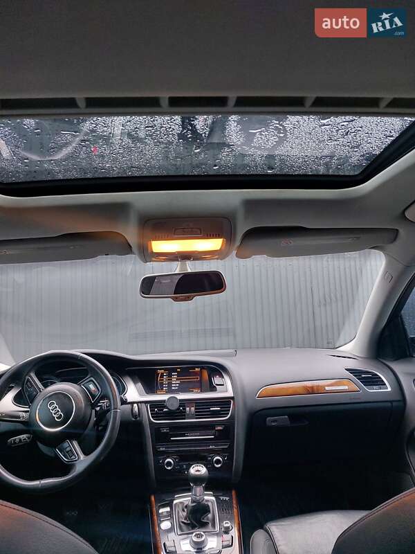 Седан Audi A4 2013 в Львове