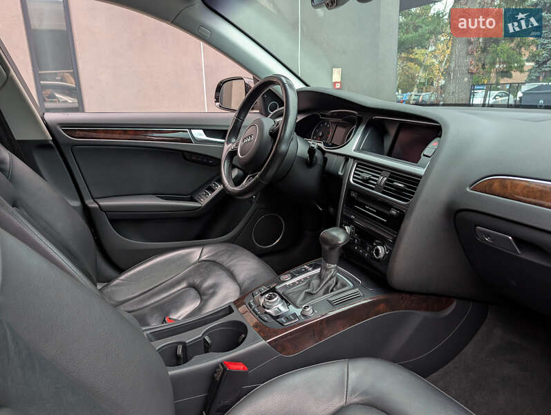 Седан Audi A4 2015 в Львове