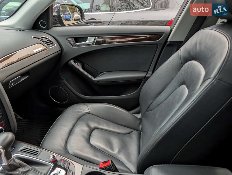 Седан Audi A4 2015 в Львове