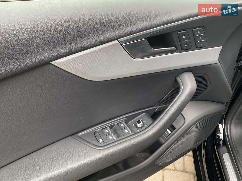 Седан Audi A4 2017 в Самборі