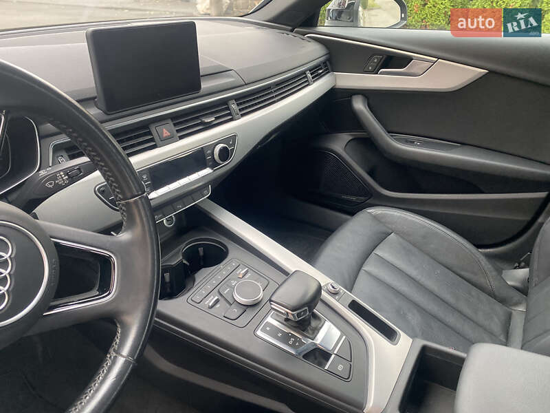Седан Audi A4 2017 в Самборі