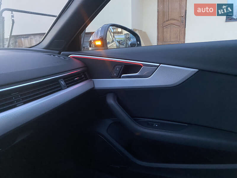 Седан Audi A4 2017 в Самборі