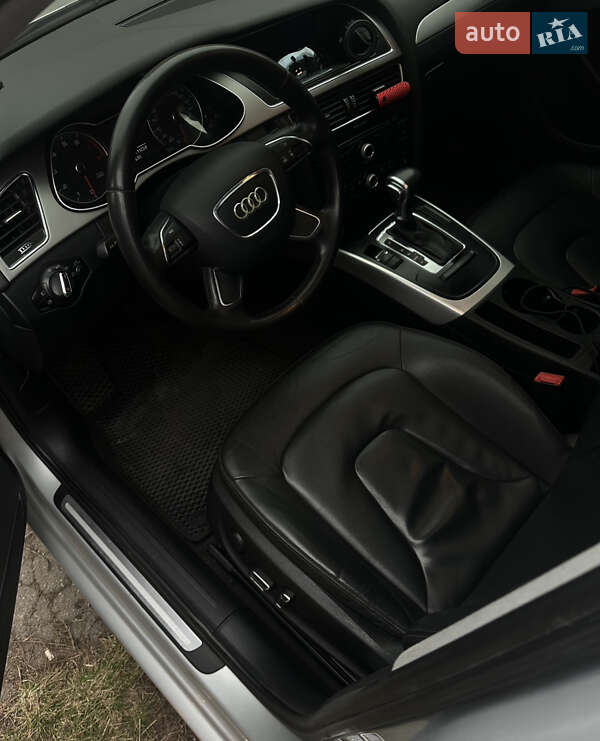 Седан Audi A4 2012 в Луцке