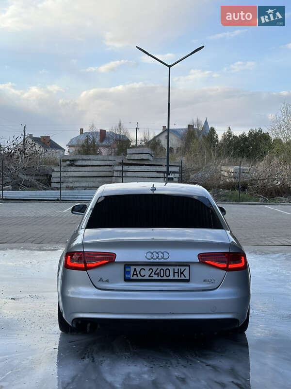 Седан Audi A4 2012 в Луцке