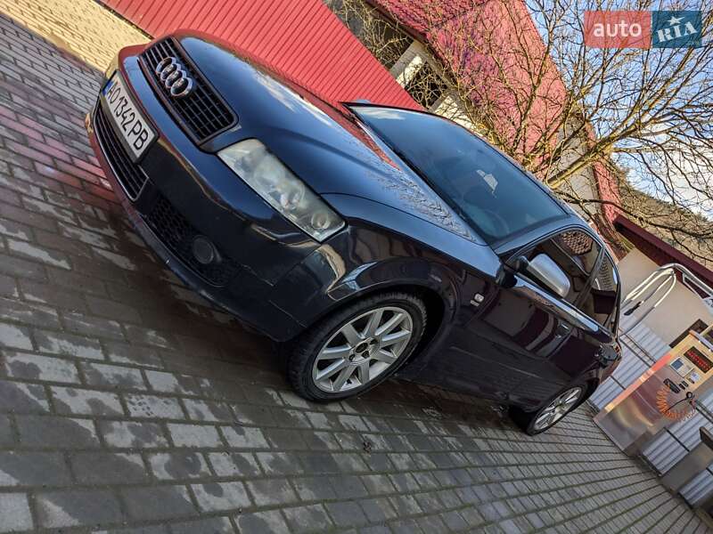 Седан Audi A4 2002 в Рахове