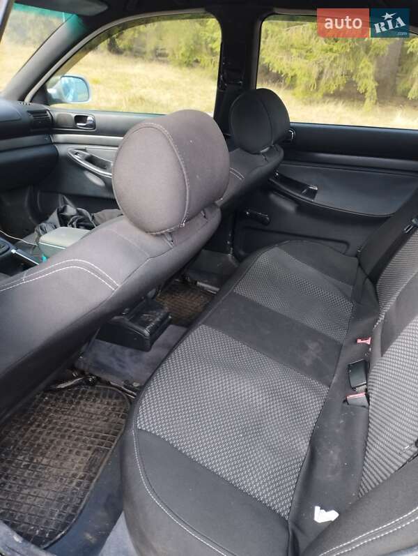 Седан Audi A4 1996 в Верховине