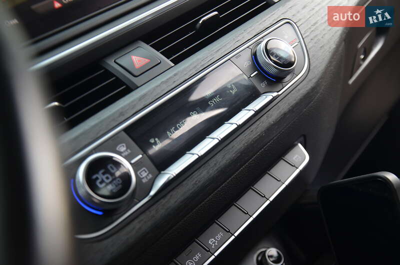 Седан Audi A4 2017 в Дрогобыче