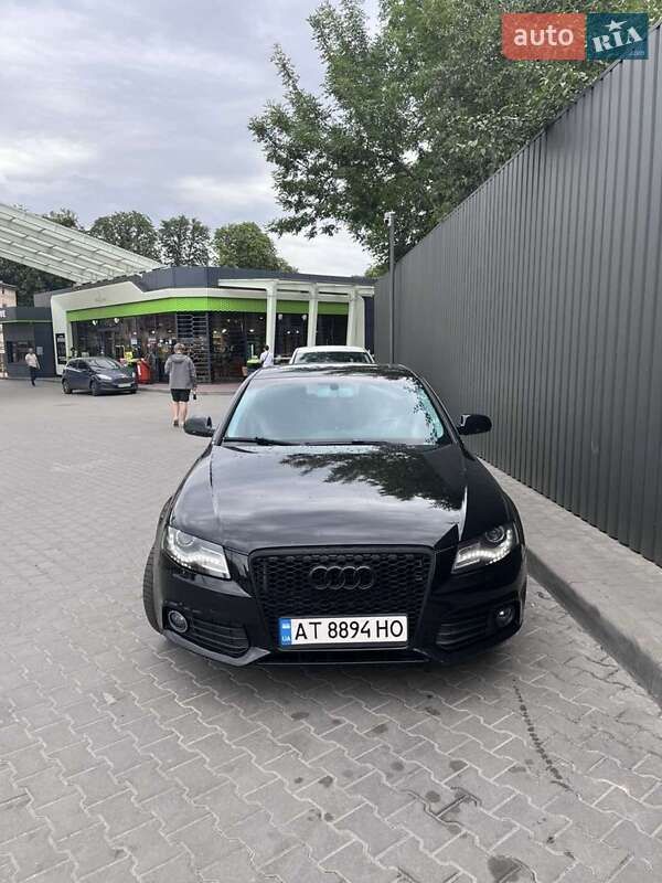 Седан Audi A4 2012 в Городку