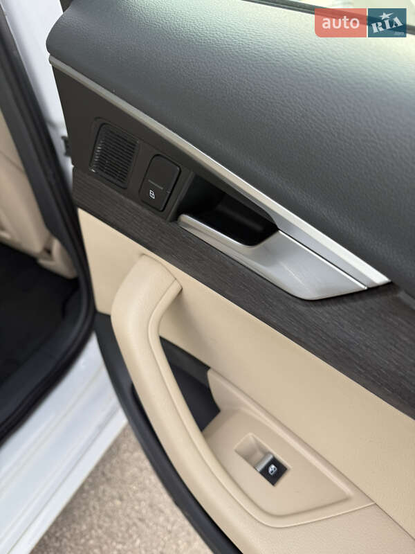 Седан Audi A4 2017 в Киеве