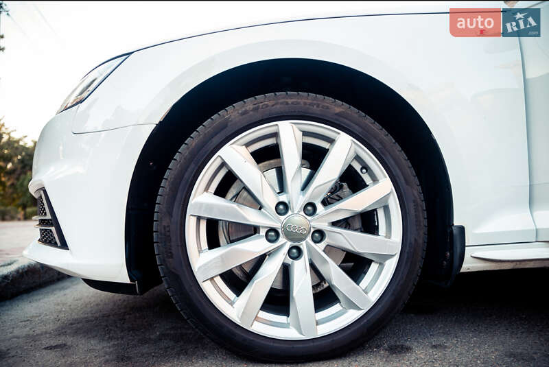 Седан Audi A4 2018 в Харкові
