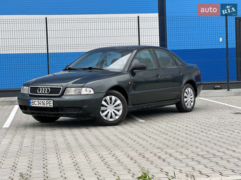 Седан Audi A4 1996 в Львове