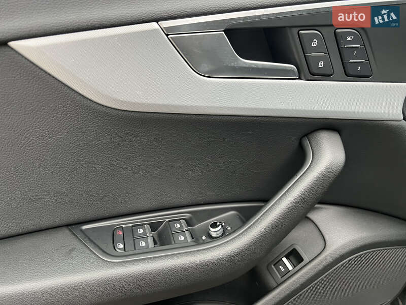 Седан Audi A4 2016 в Киеве