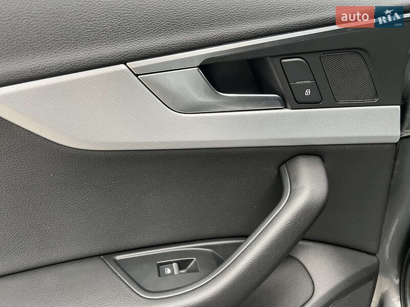 Седан Audi A4 2016 в Киеве