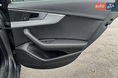 Седан Audi A4 2016 в Киеве