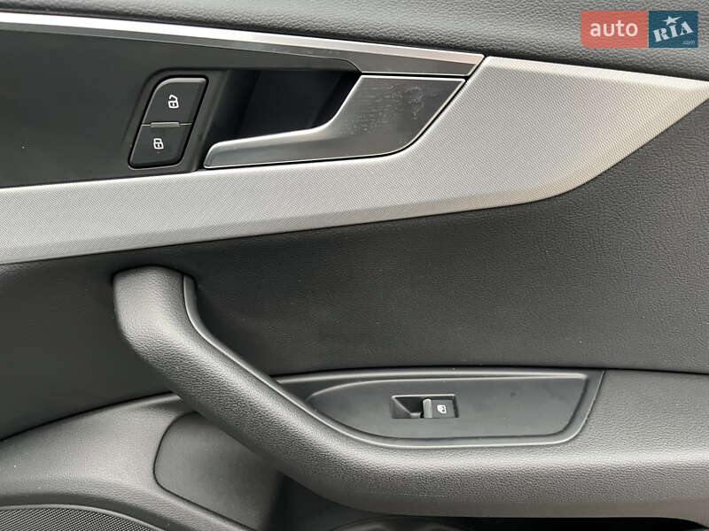 Седан Audi A4 2016 в Киеве