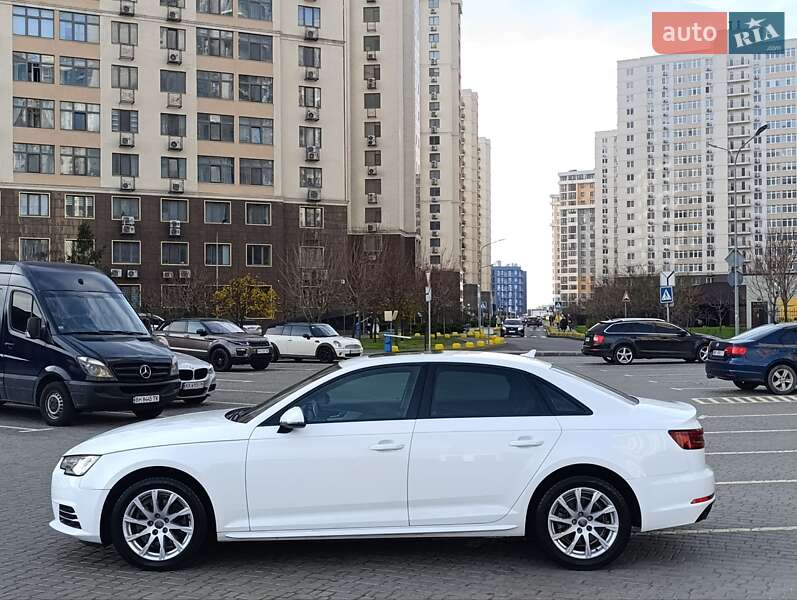 Седан Audi A4 2018 в Одесі