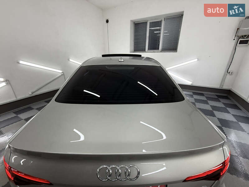 Седан Audi A4 2017 в Трускавці