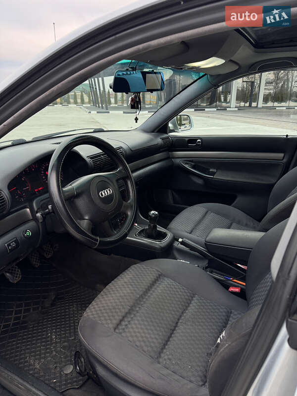 Седан Audi A4 1999 в Звягелі