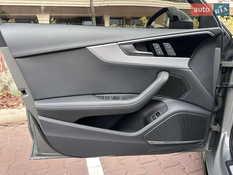 Седан Audi A4 2023 в Киеве