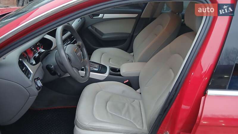 Седан Audi A4 2012 в Тернополе