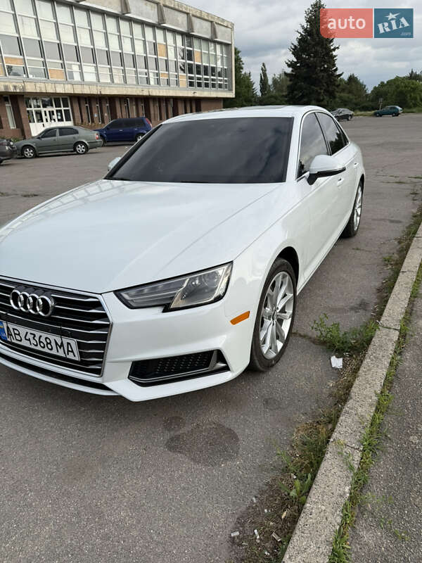 Седан Audi A4 2019 в Житомире