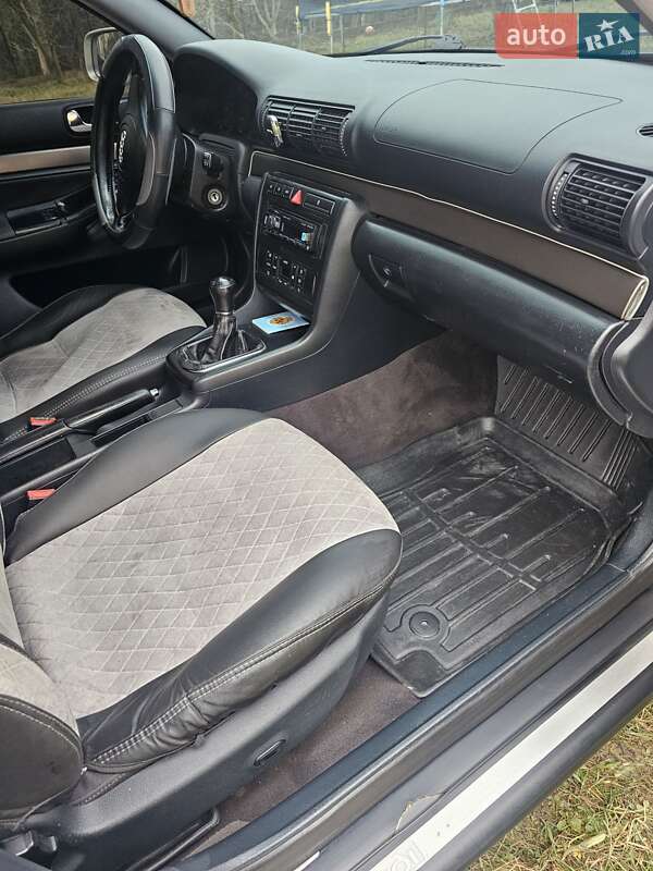 Седан Audi A4 2000 в Чернівцях