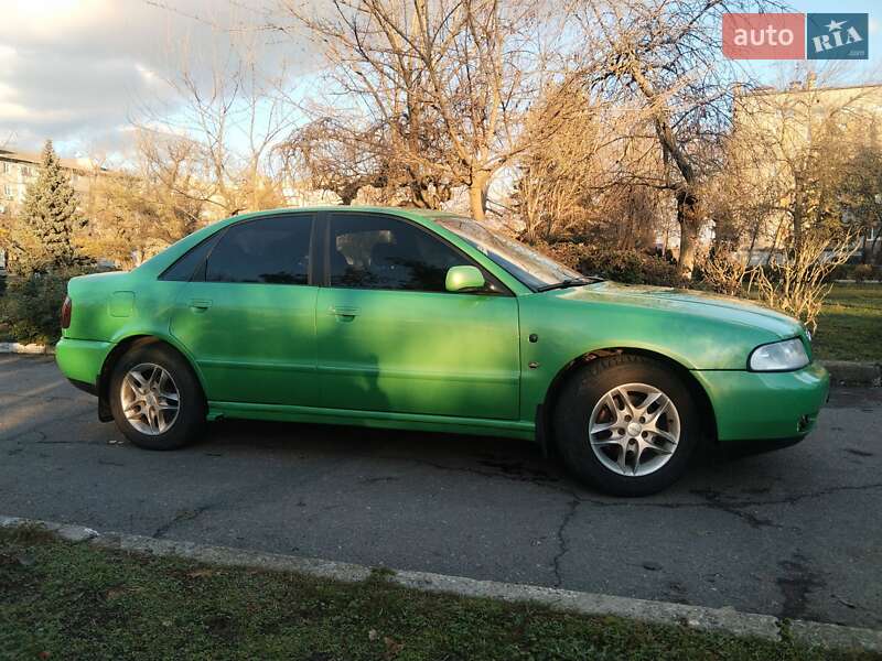 Седан Audi A4 1997 в Никополе