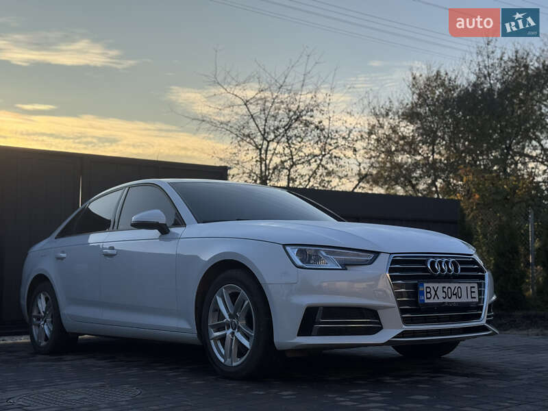 Седан Audi A4 2016 в Хмельницком