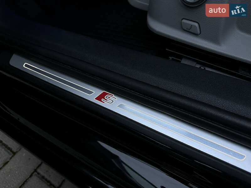 Седан Audi A4 2018 в Мукачево