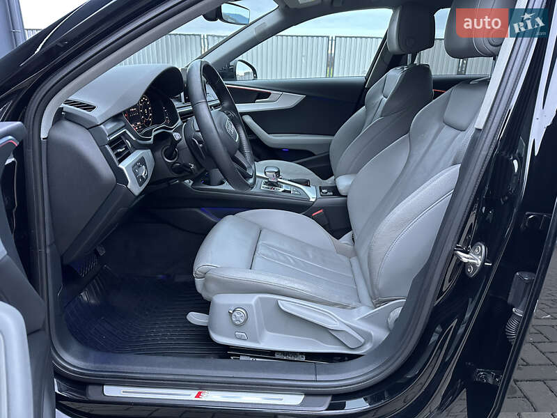 Седан Audi A4 2018 в Мукачево