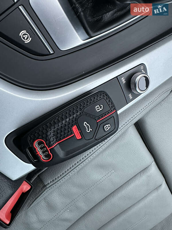 Седан Audi A4 2018 в Мукачево