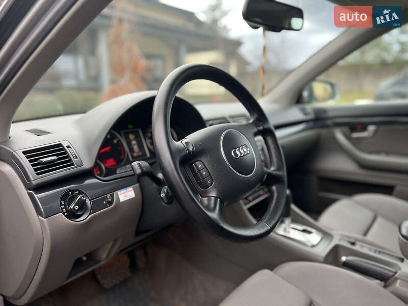 Седан Audi A4 2003 в Жовкві