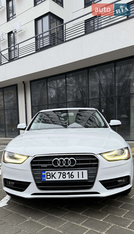 Седан Audi A4 2013 в Ровно