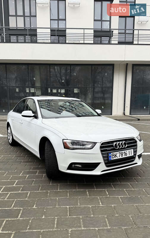 Седан Audi A4 2013 в Ровно