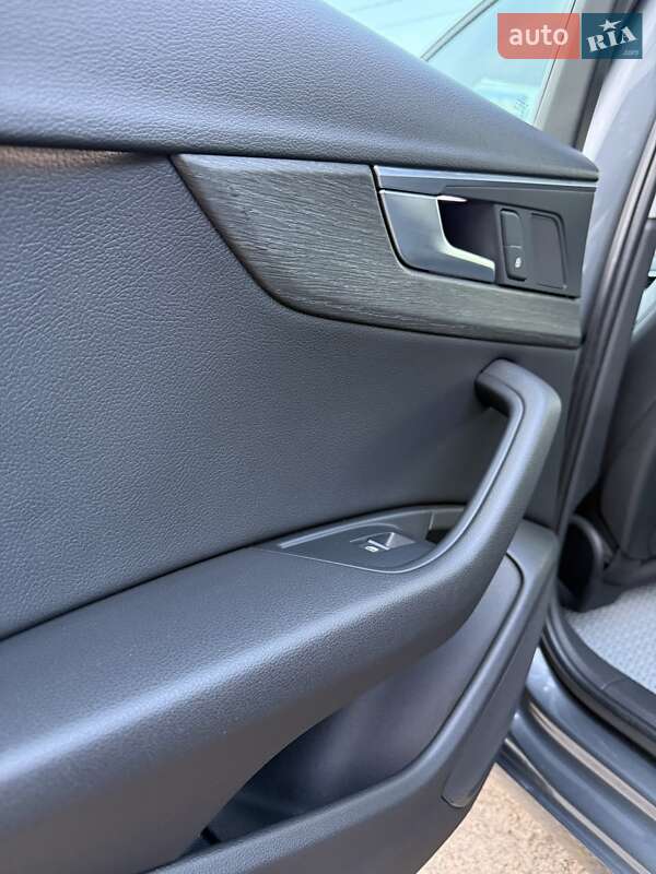 Седан Audi A4 2016 в Сумах