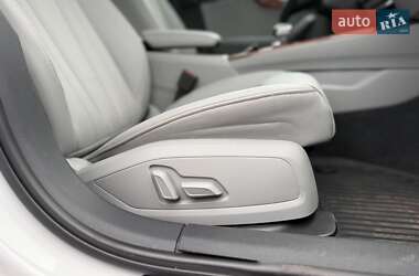 Седан Audi A4 2023 в Виннице