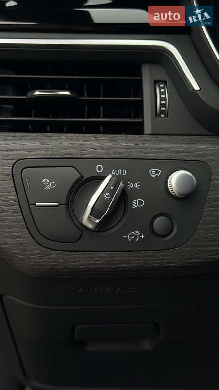 Седан Audi A4 2020 в Полтаві