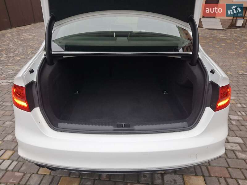 Седан Audi A4 2014 в Каменец-Подольском