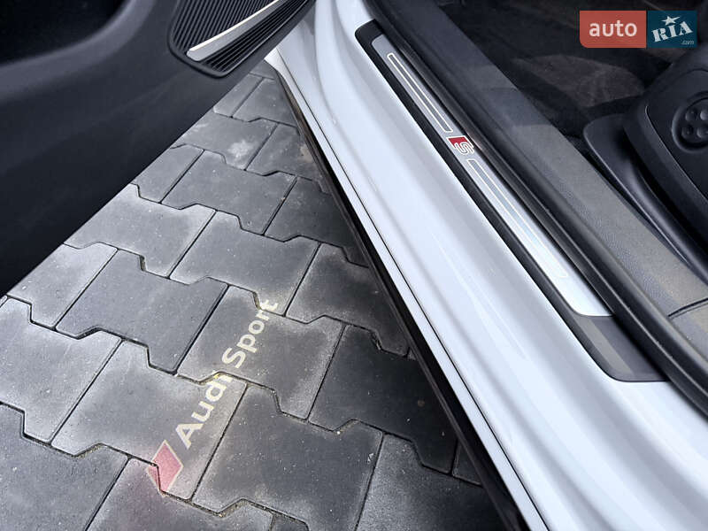 Седан Audi A4 2023 в Киеве