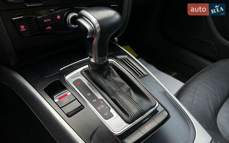 Седан Audi A4 2013 в Львове