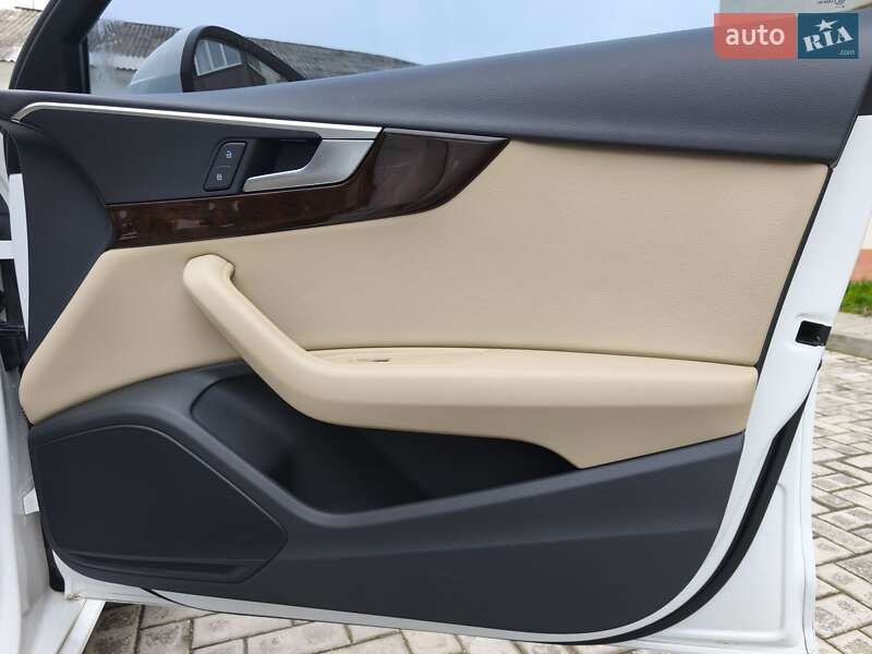 Седан Audi A4 2018 в Ромнах