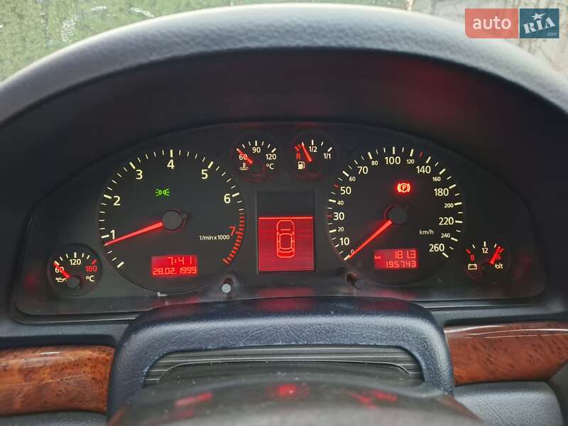 Универсал Audi A4 2000 в Черновцах