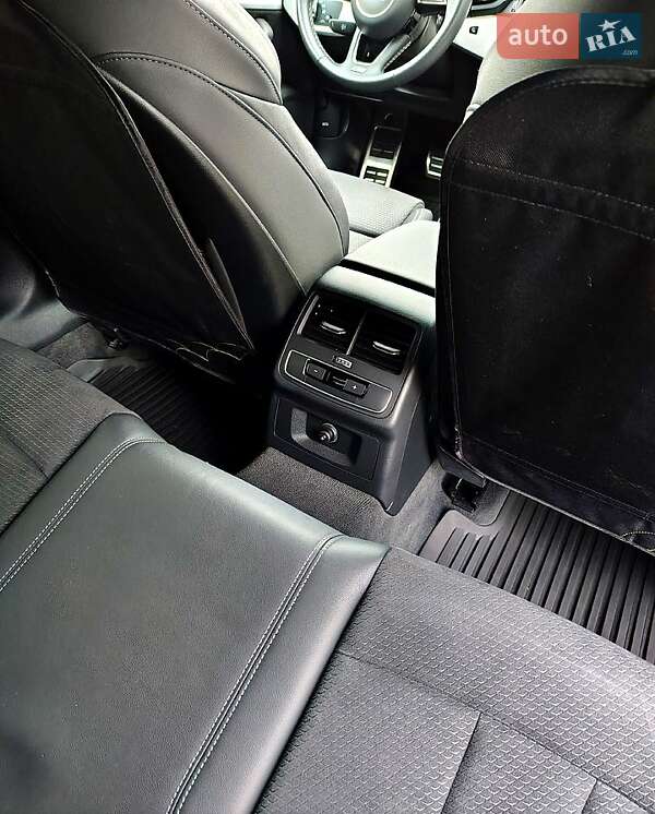 Седан Audi A4 2022 в Києві
