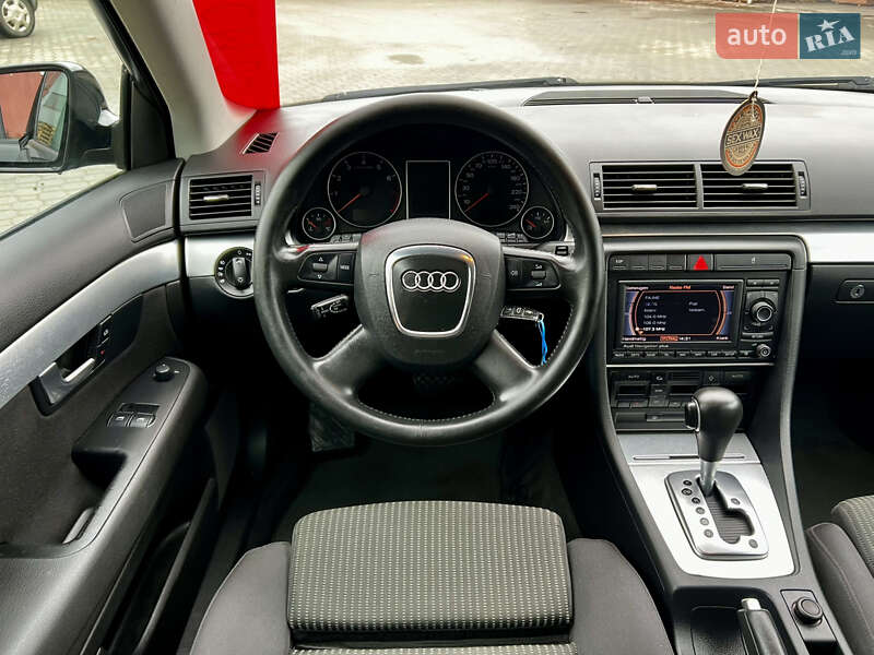 Седан Audi A4 2006 в Надворной