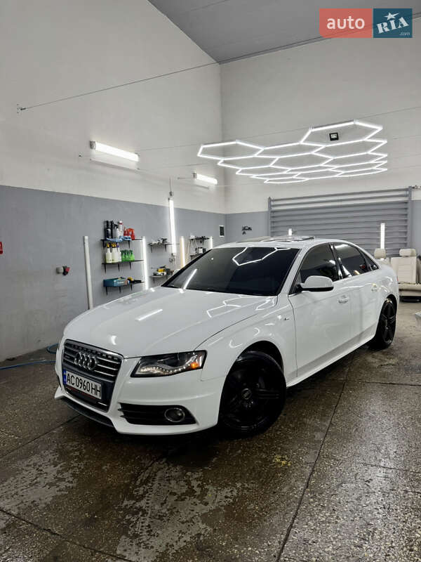 Седан Audi A4 2011 в Луцке