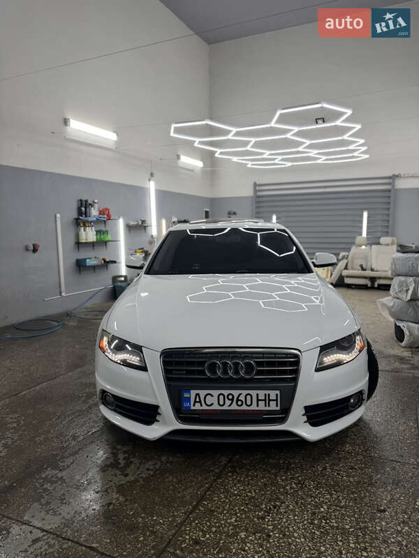 Седан Audi A4 2011 в Луцке