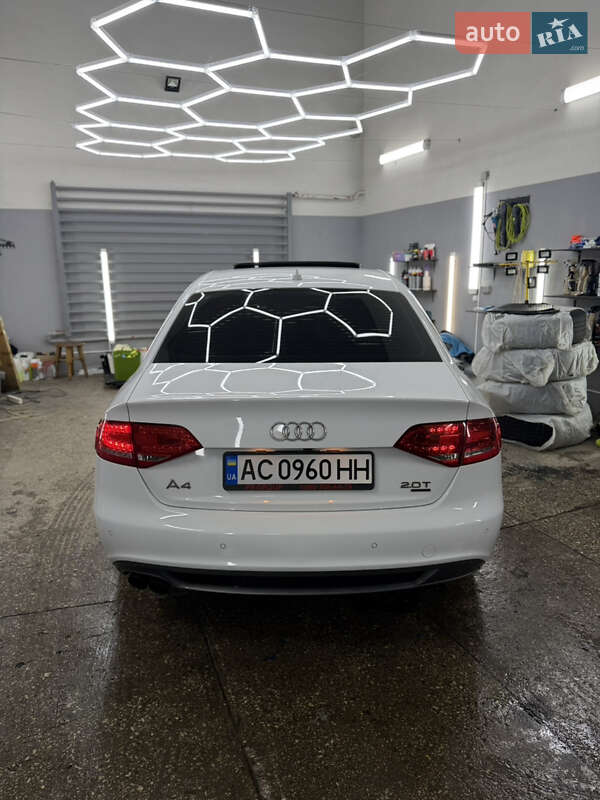 Седан Audi A4 2011 в Луцке