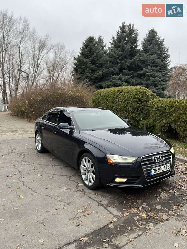 Седан Audi A4 2013 в Днепре