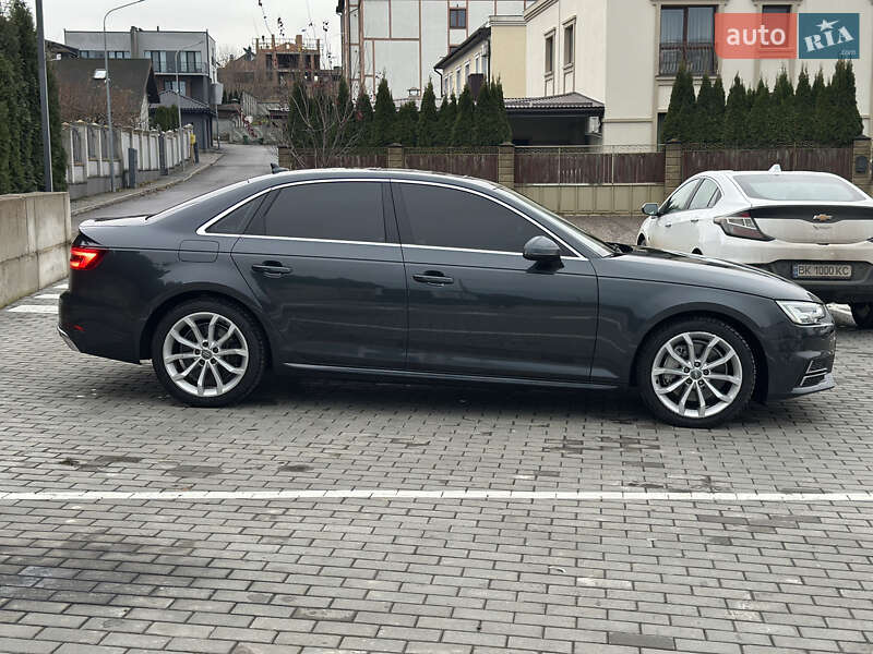 Седан Audi A4 2018 в Ровно
